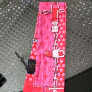 Silk Fashion Vibrant Pink Chain Scarf